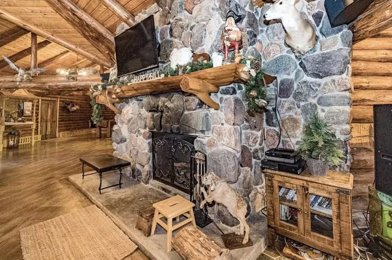 Image: This insane $649k log cabin in Michigan's U.P. is a wood-lover's dream &#151;&nbsp;let's take a tour