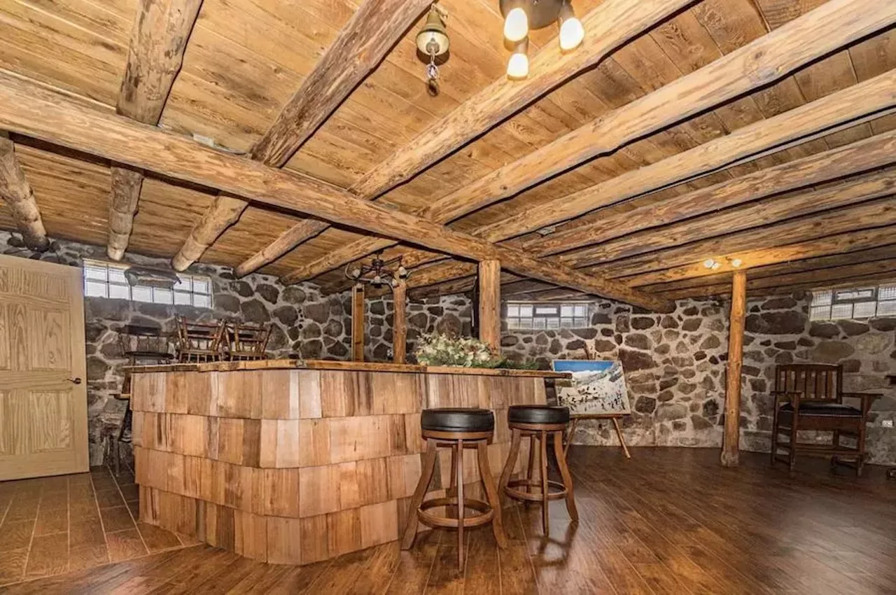 Image: This insane $649k log cabin in Michigan's U.P. is a wood-lover's dream &#151;&nbsp;let's take a tour