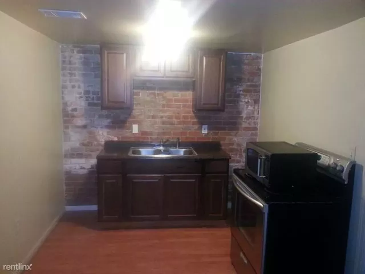  Detroit | $900/month | 1 Bed, 1 Bath 258 Eliot Street #B 