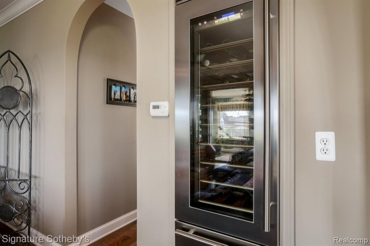 This Michigan house with water views comes with an elevator [PHOTOS]