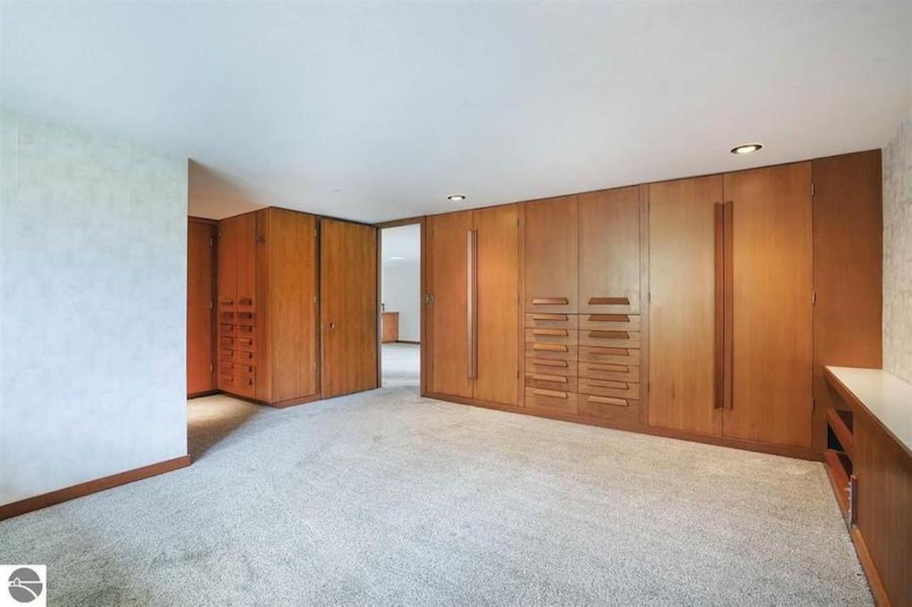 This Mid-Century Modern Mount Pleasant home was designed by a Frank Lloyd Wright apprentice &#151; and we want to die here
