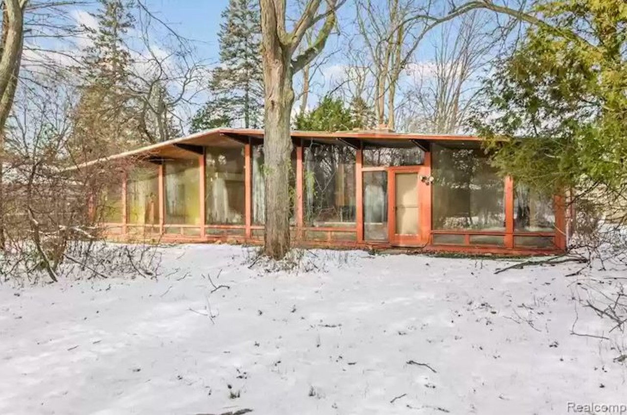 This Southfield mid-century modern fixer-upper is only $139K