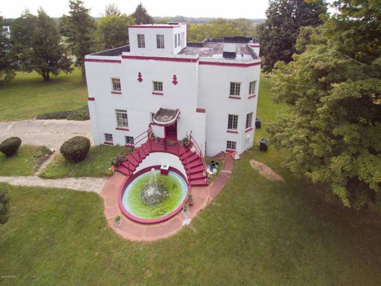 This strange and unusual $249k historic Hartford house gives us Tim Burton vibes &#151;&nbsp;let's take a tour