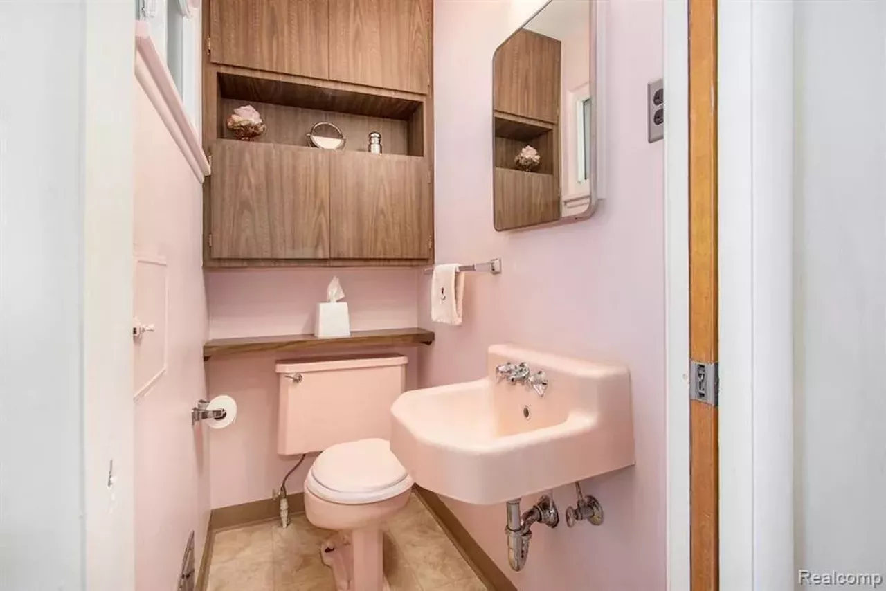 Image: This unassuming $255k St. Clair Shores ranch has a retro basement bar