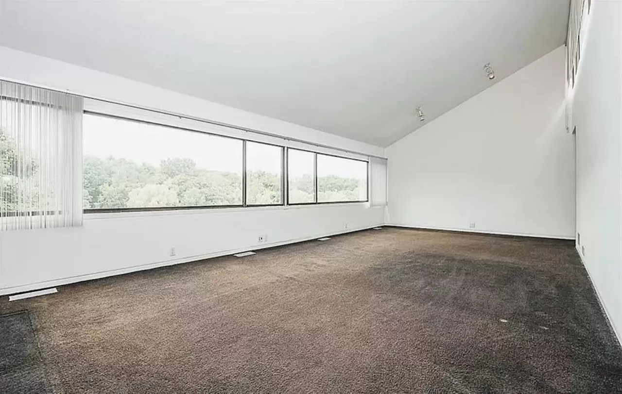 Image: This vertical Franklin Michigan home designed by Sigmund Blum is a modernist's wild dream &#151; and it keeps dropping in price