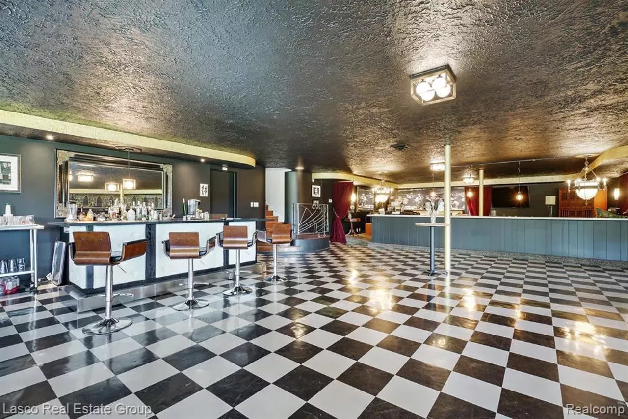 Image: This 'wedding cake' house in Grand Blanc is an art deco lover's dream &#151; and it has a ballroom you could probably roller skate in