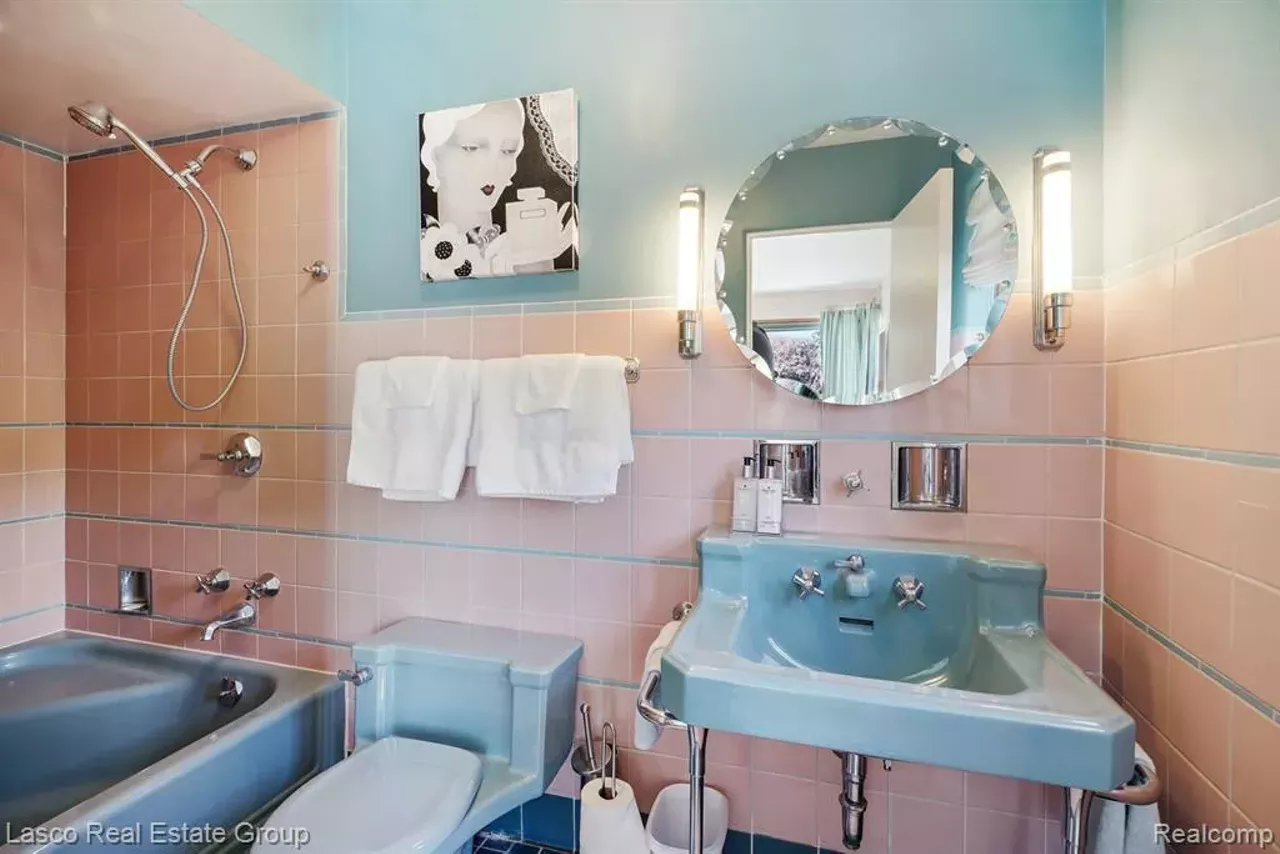 Image: This 'wedding cake' house in Grand Blanc is an art deco lover's dream &#151; and it has a ballroom you could probably roller skate in