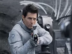 Tom Cruise aims for stardom but heads for Oblivion.