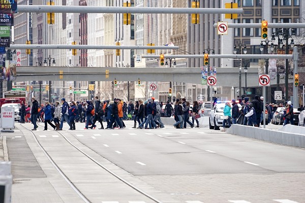 A crowd of pedestrians crossing Woodward Ave. in downtown Detroit. - TONY BENNETT/DETROIT STOCK CITY