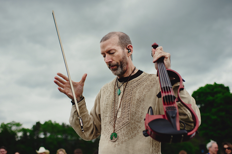 One-man orchestra Dixon's Violin brings transportive soundscapes to Ferndale