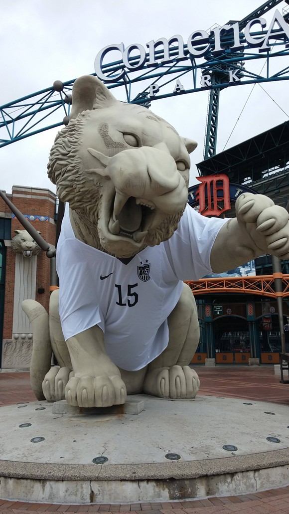 Detroit Tigers show support for US Women's National Team