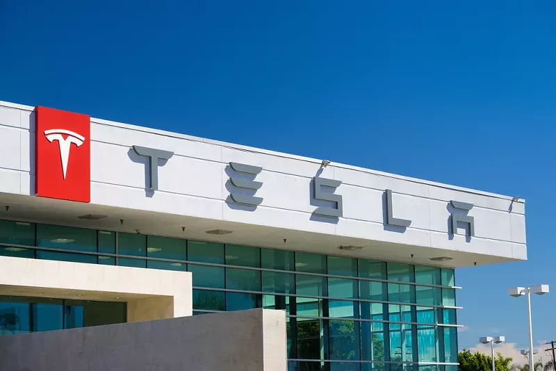 Michigan opens door for Tesla service centers/showrooms in state; still prohibits dealerships