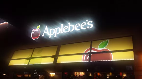 FIRST LOOK: We ate at Detroit's very first Applebee's so you don't have to