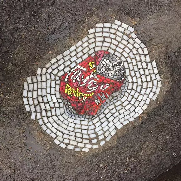 Chicago street artist turns Detroit pothole into a work of art