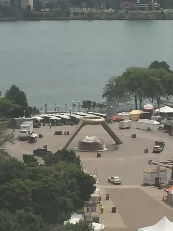 Hey, the Hart Plaza Fountain's on!