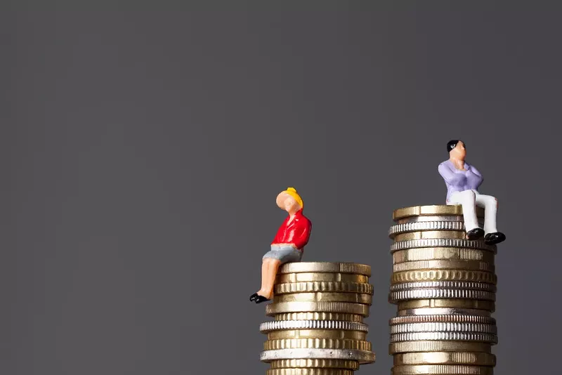 Pay gap narrows, but Michigan women still earn less than men