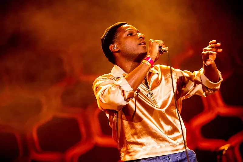 Leon Bridges makes our bridge ... fall down. - Ben Houdijk / Shutterstock.com