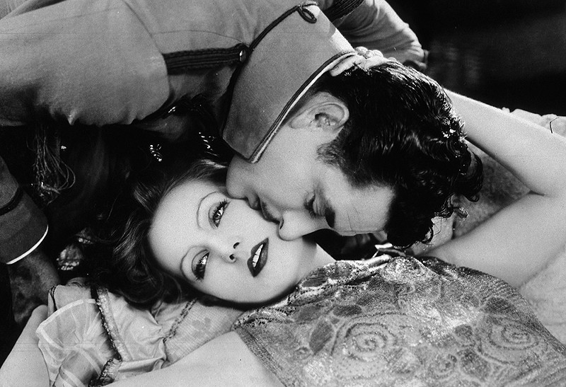 Greta Garbo and John Gilbert in Flesh And The Devil. - PictureLux / The Hollywood Archive / Alamy Stock Photo