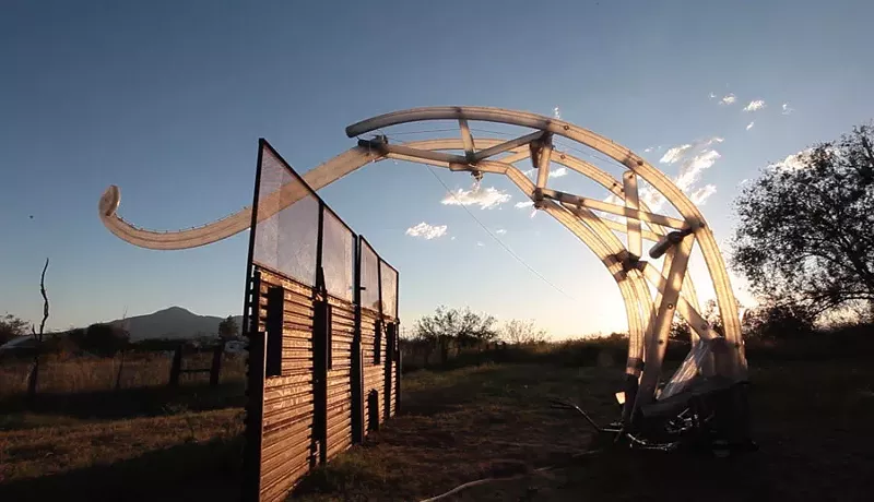 Artist Chico MacMurtrie, U-M students build robot that could cross Mexican wall