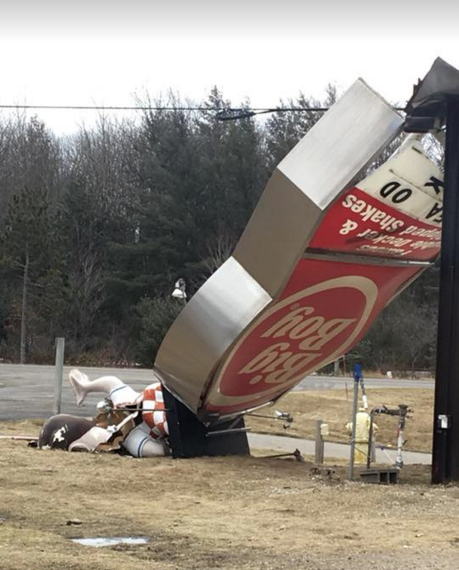 Big Boy sign face-plants in northern Michigan (2)