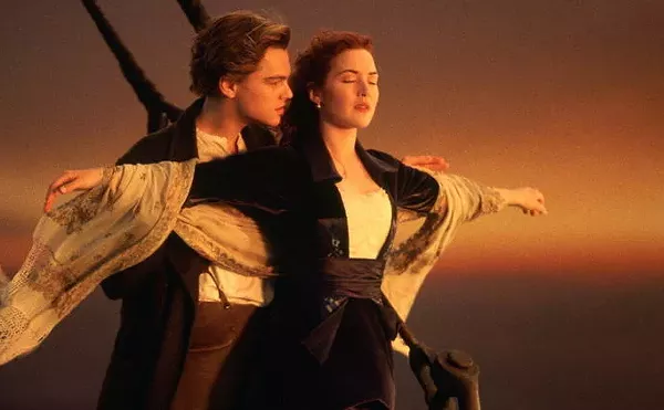 The scene where Jack supports Rose climbing up the ship’s bow is enlivened by their physical chemistry.