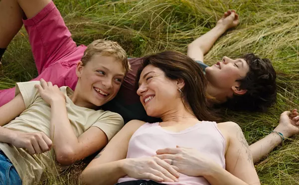 Eden Dambrine, Émilie Dequenne, and Gustav De Waele in Close.