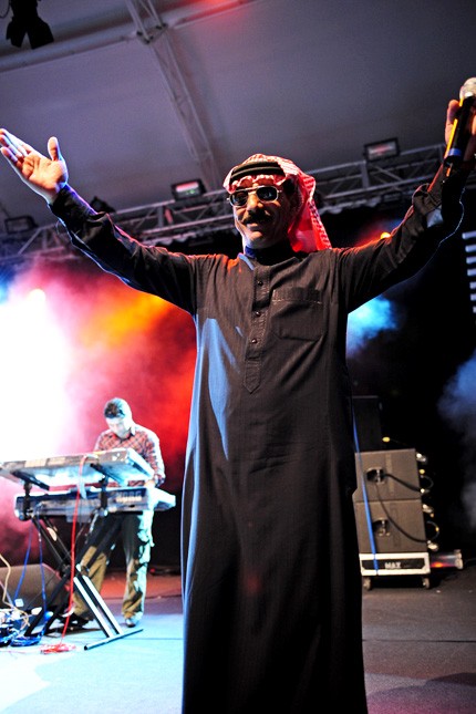 OMAR SOULEYMAN PERFORMING AT PERTH INTERNATIONAL ARTS FESTIVAL IN 2011. PHOTO FROM WIKIPEDIA.