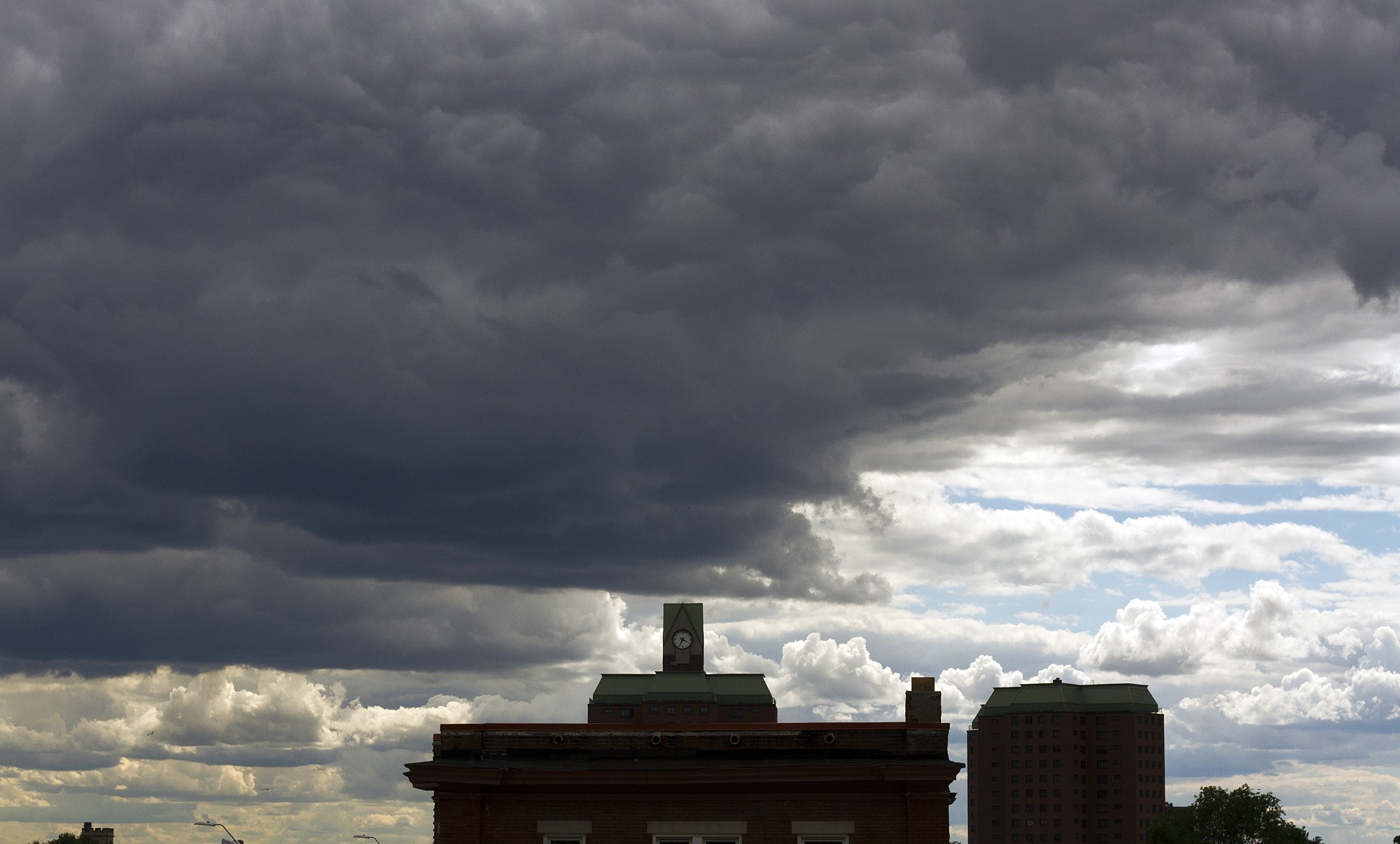 Metro Detroit under tornado watch, National Weather Service reports