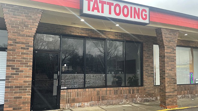 A Detroit-area tattoo artist charged with sexual misconduct is tattooing under a different name — and laughing about it