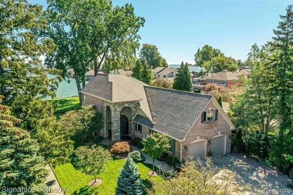 This Michigan house with water views comes with an elevator [PHOTOS]