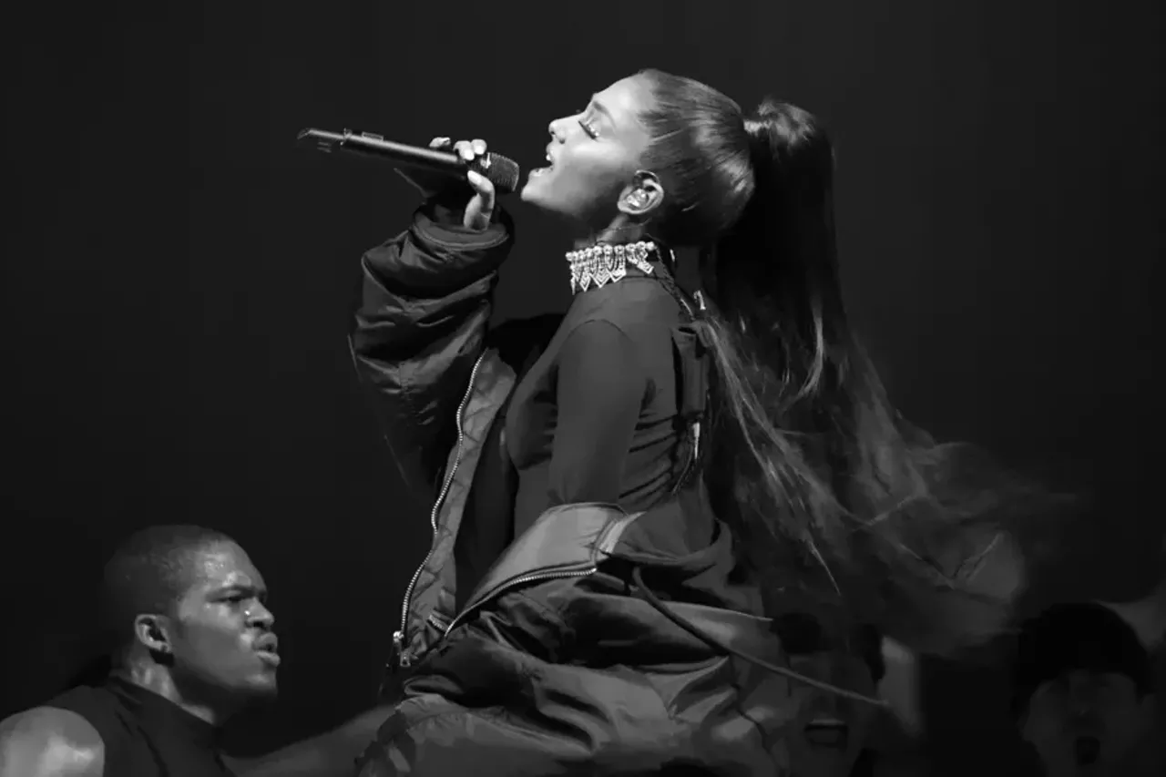 20 dangerous photos of Ariana Grande @ the Palace