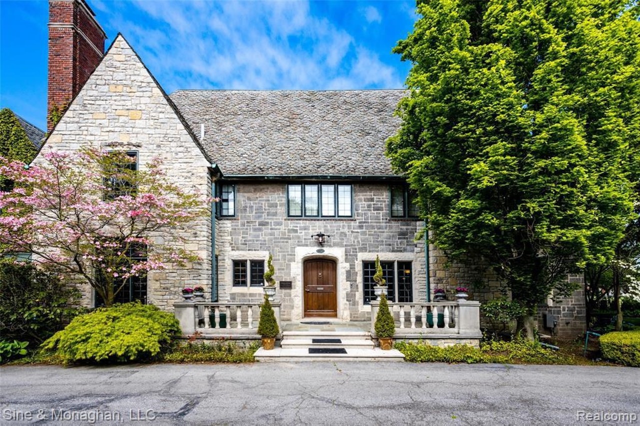 This $1.39 million Grosse Pointe Park home built by architect Wallace Frost has several selfie-worthy tiled bathrooms &#151;&nbsp;let's take a tour