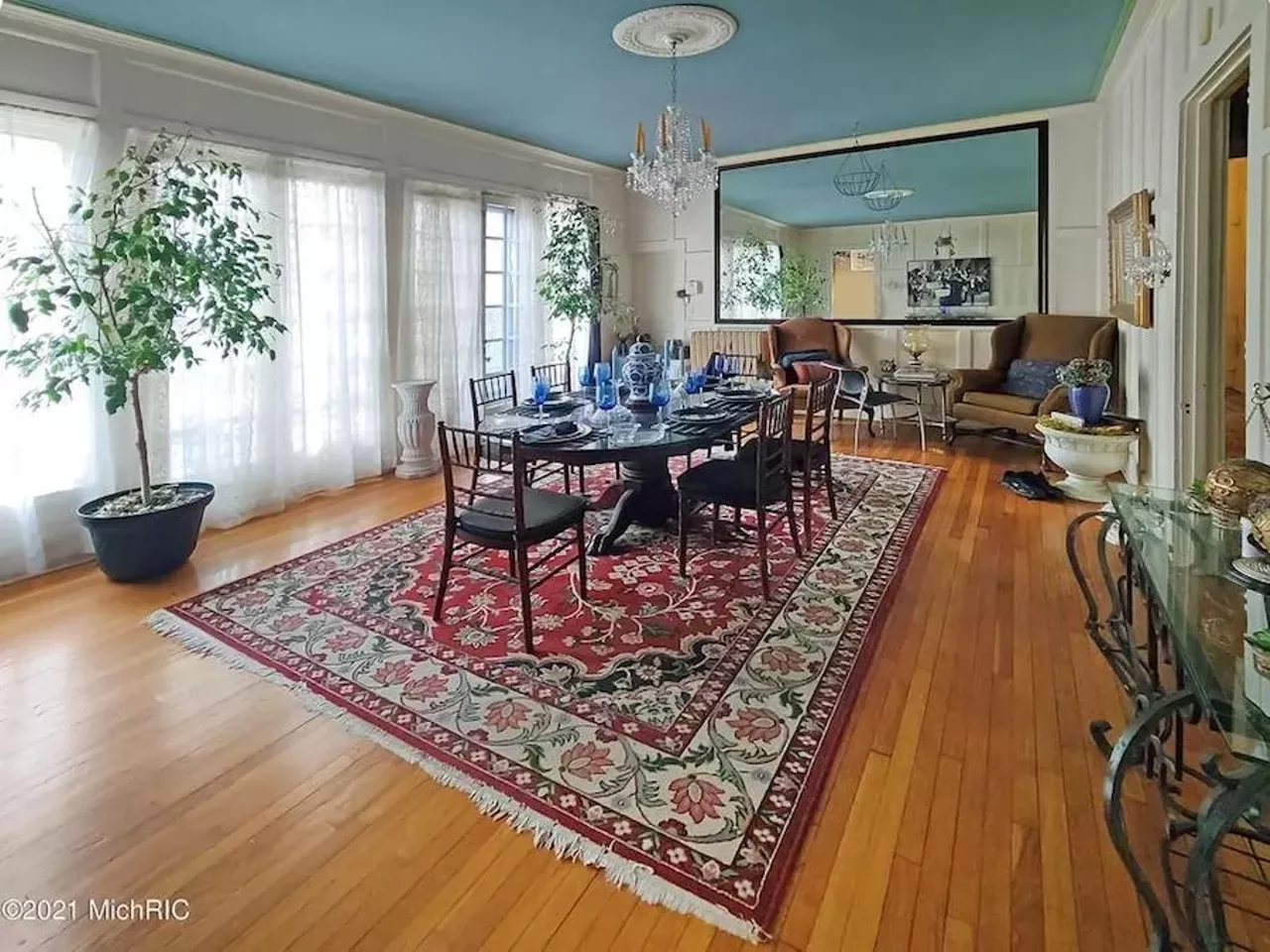 Michigan mansion tied to infamous Peck Family murders is on the market