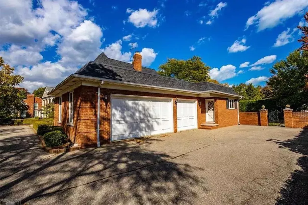 This custom $849k house in Grosse Pointe is a time capsule of 1976 &#151;&nbsp;let's take a tour