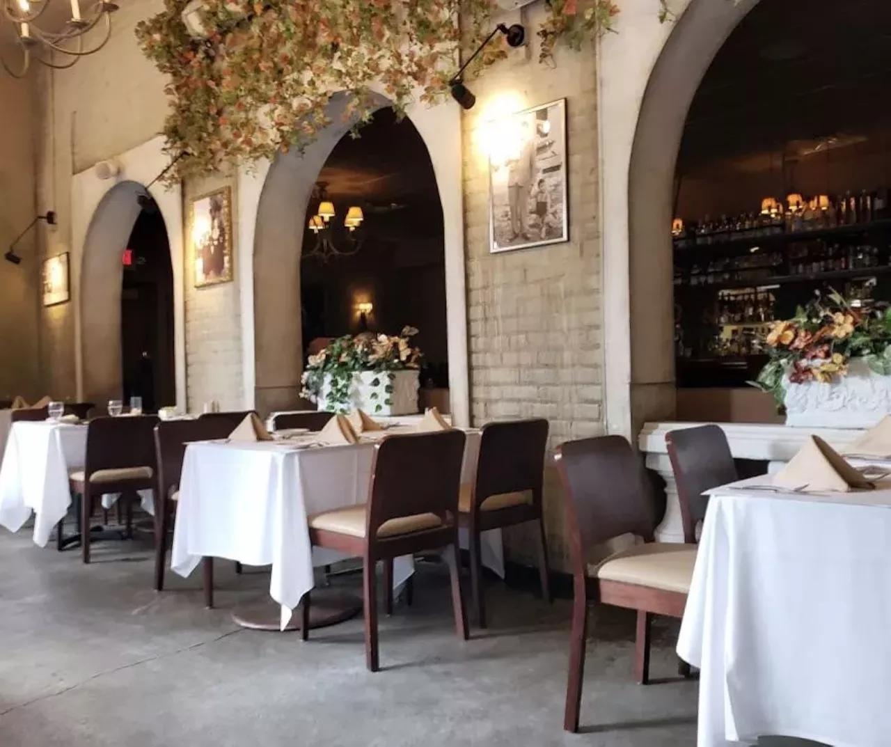 25 of the most romantic restaurants in the Detroit area, according to