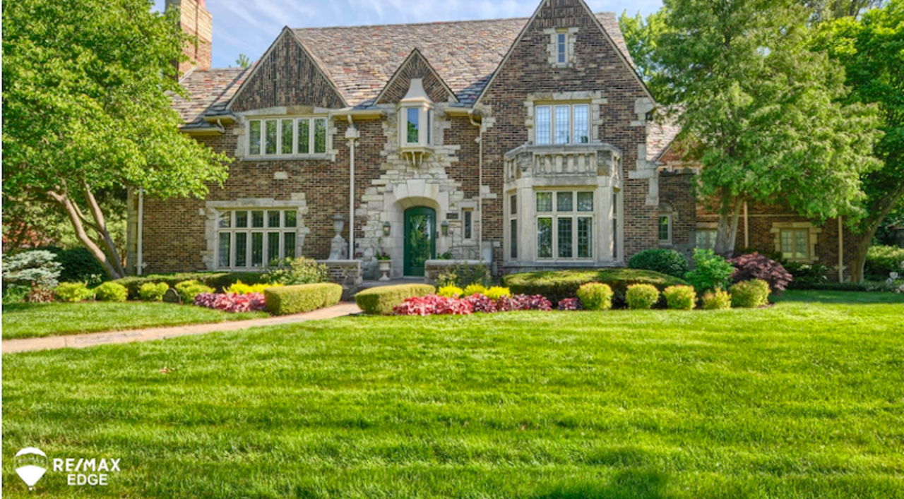 This Flint masnion is on sale for $495K — let's take a tour