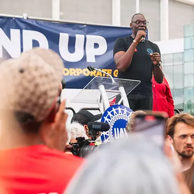 Image: UAW workers rally in support of historic strike in Detroit