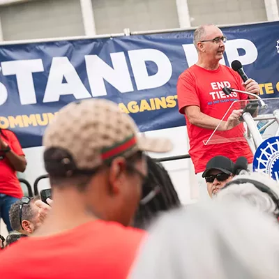 Image: UAW workers rally in support of historic strike in Detroit