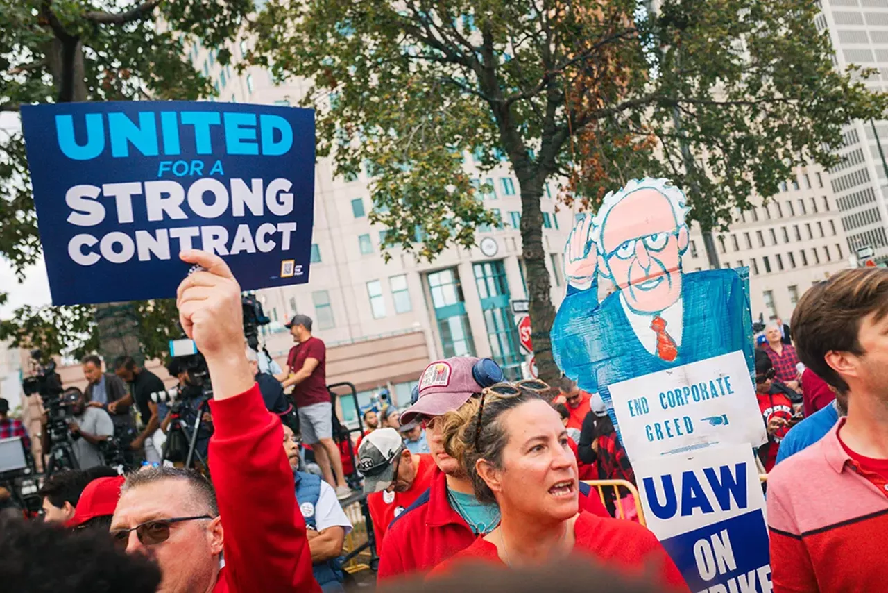 Image: UAW workers rally in support of historic strike in Detroit