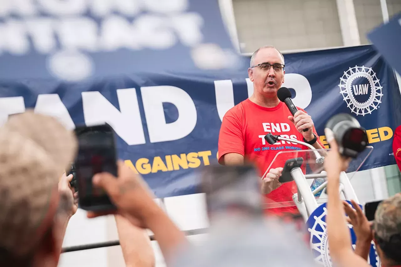 Image: UAW workers rally in support of historic strike in Detroit