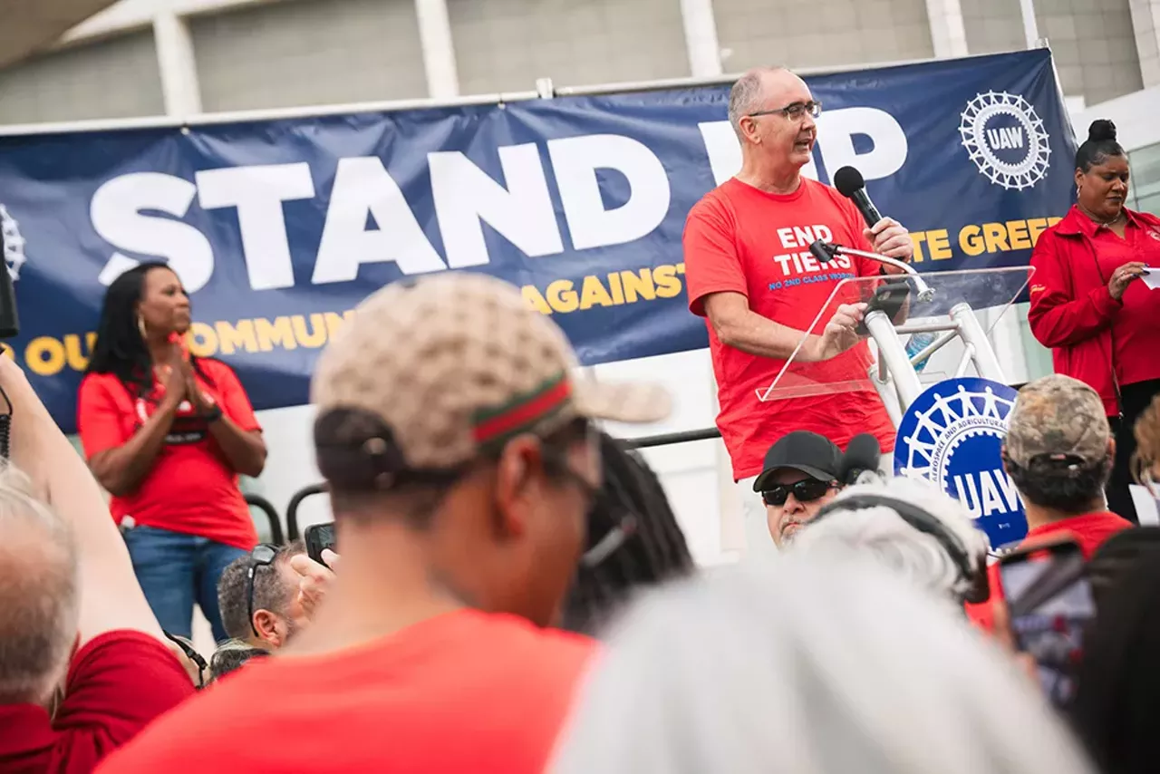 Image: UAW workers rally in support of historic strike in Detroit