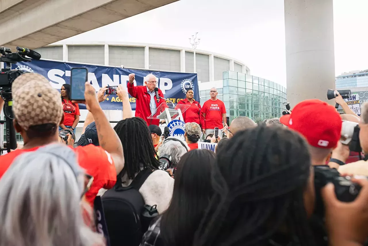 Image: UAW workers rally in support of historic strike in Detroit