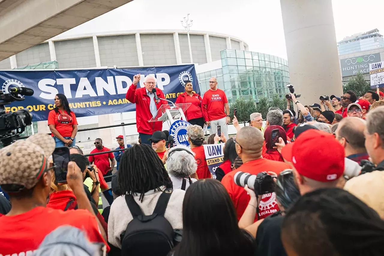 Image: UAW workers rally in support of historic strike in Detroit