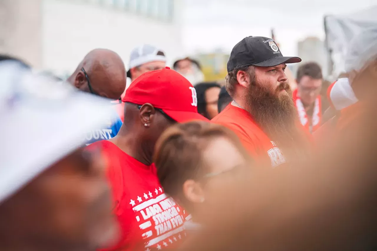 Image: UAW workers rally in support of historic strike in Detroit