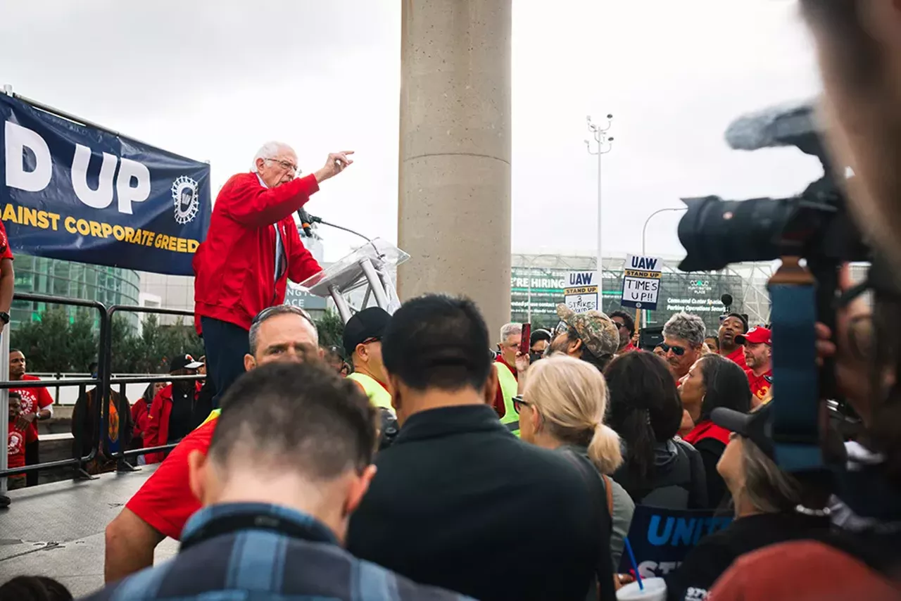 Image: UAW workers rally in support of historic strike in Detroit