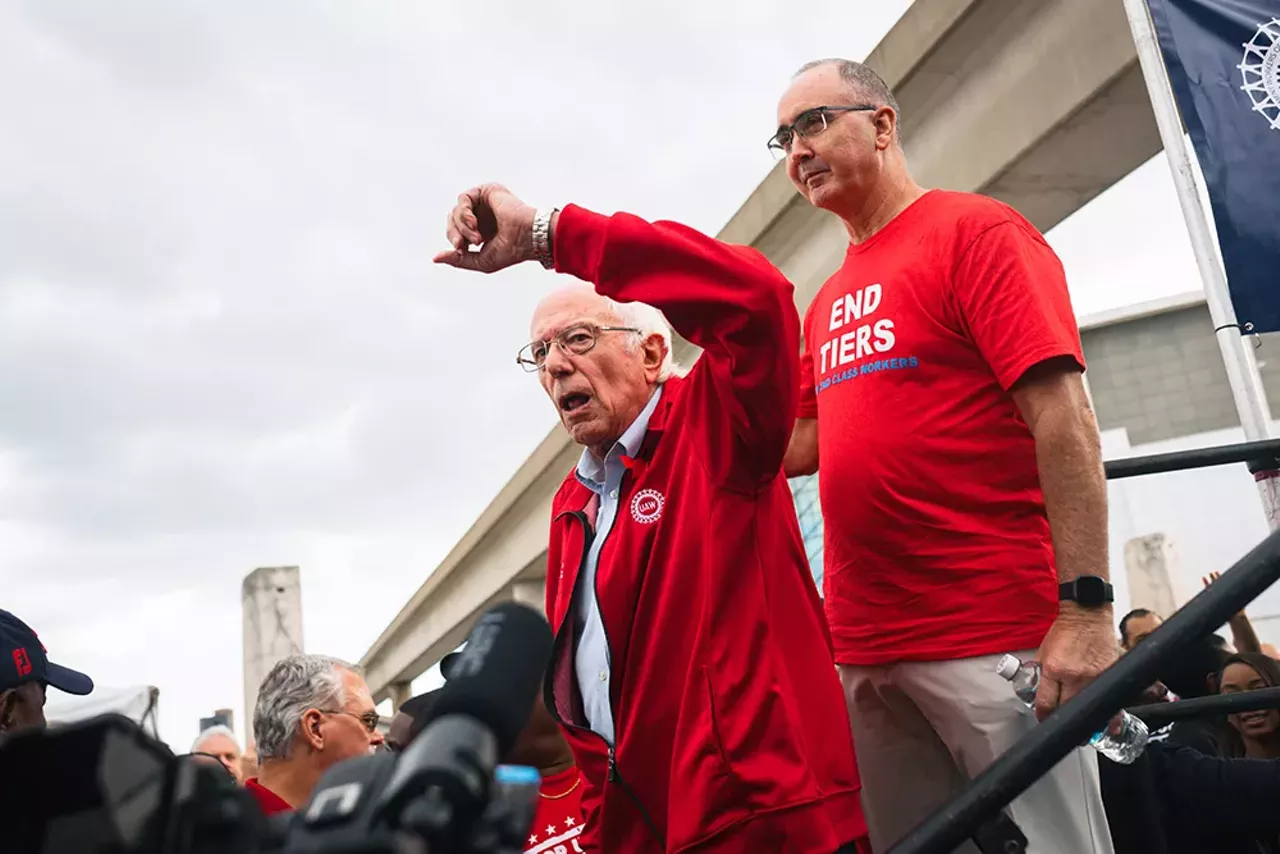 Image: UAW workers rally in support of historic strike in Detroit