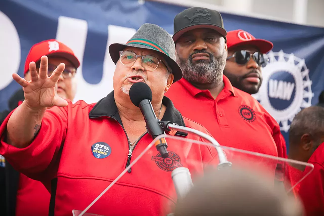 Image: UAW workers rally in support of historic strike in Detroit