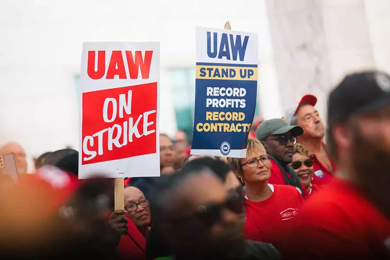 Image: UAW workers rally in support of historic strike in Detroit