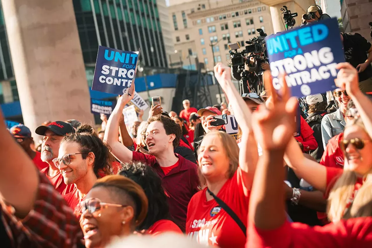 Image: UAW workers rally in support of historic strike in Detroit