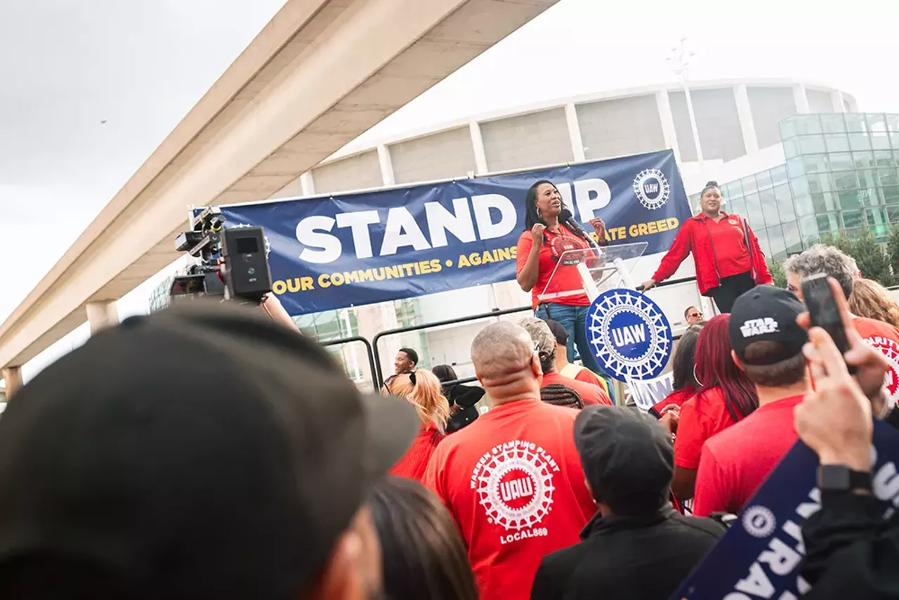 Image: UAW workers rally in support of historic strike in Detroit